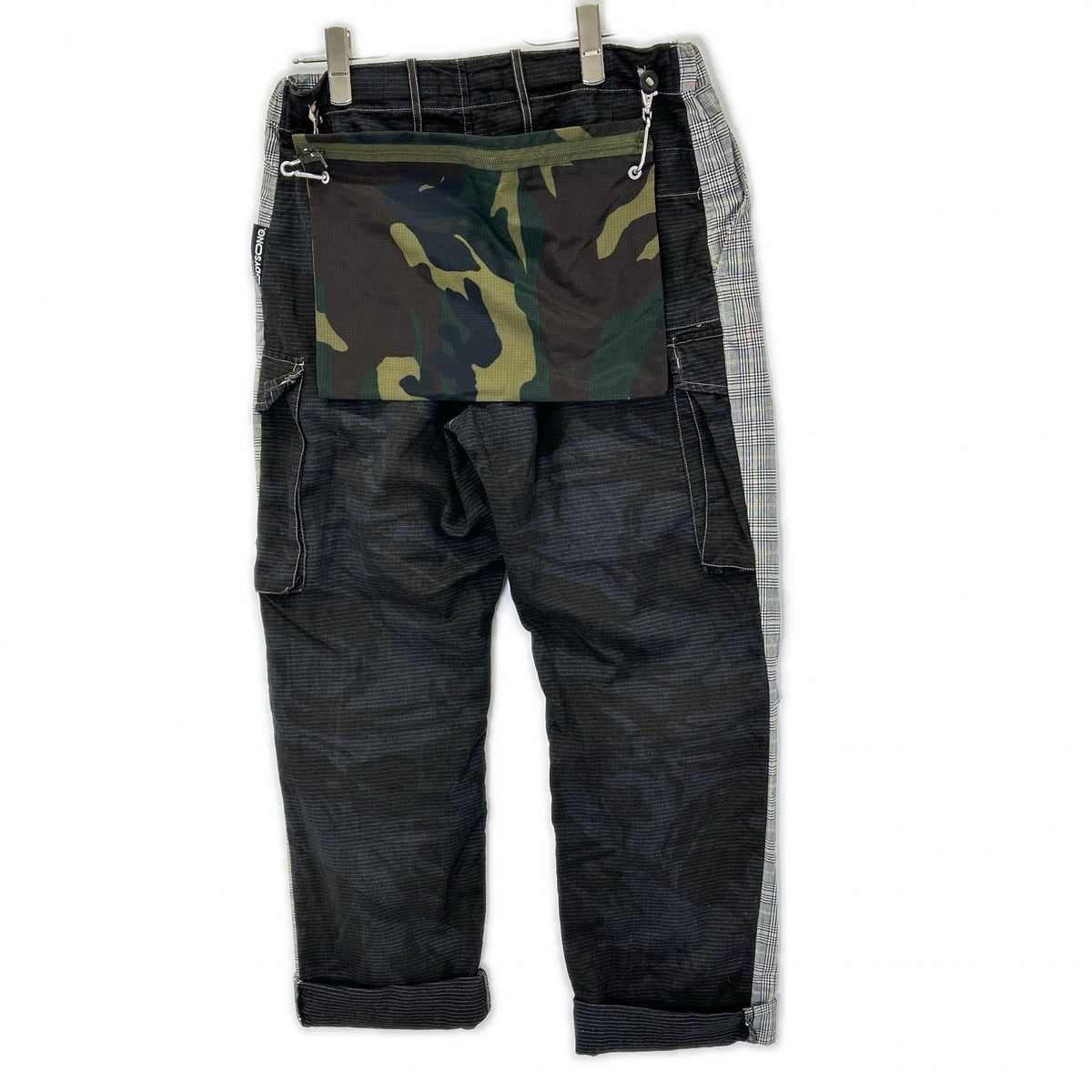 ボディソング BODYSONG Gray Checkered Camouflage-Pouch-Detailing Docking Slacks Pants Bottoms