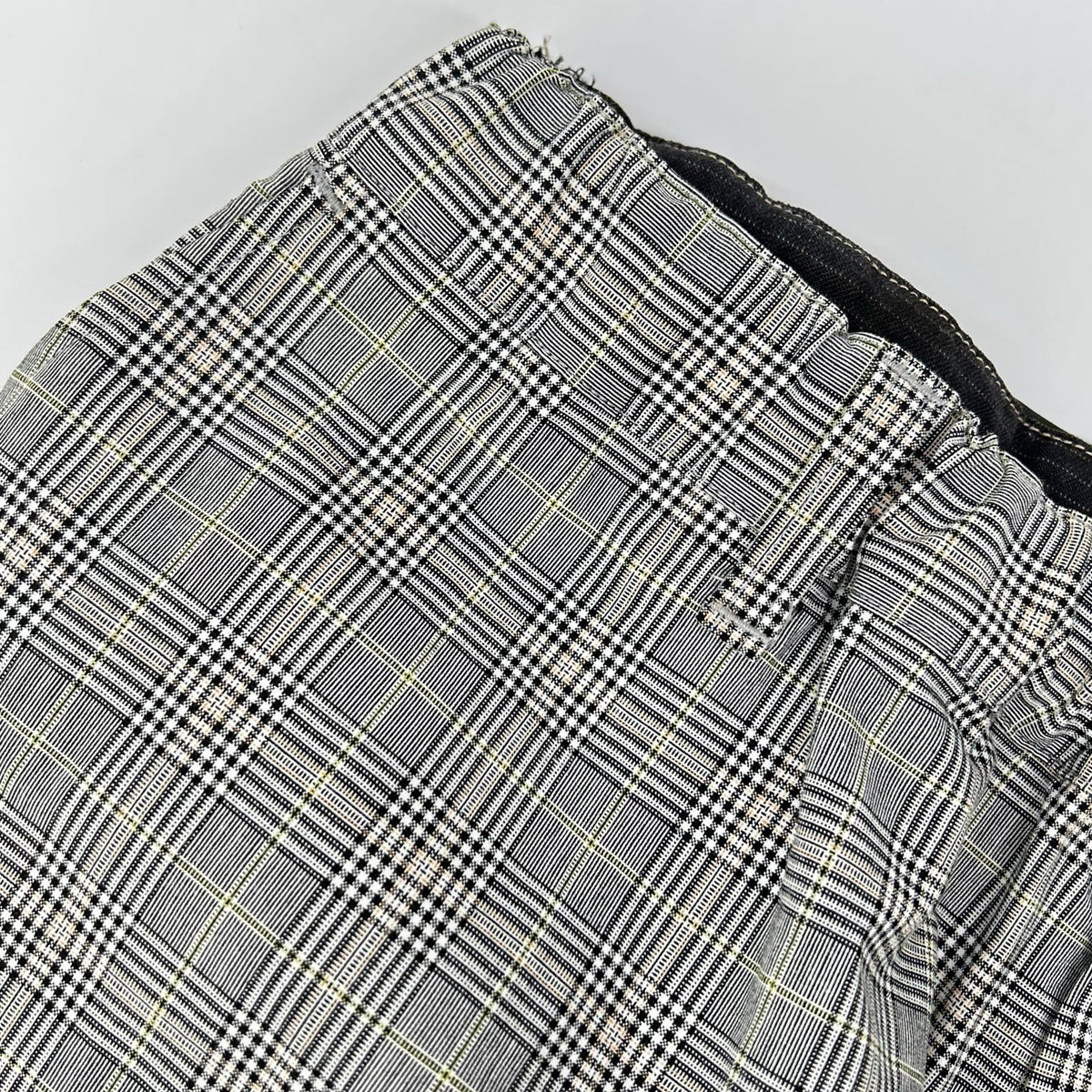 ボディソング BODYSONG Gray Checkered Camouflage-Pouch-Detailing Docking Slacks Pants Bottoms