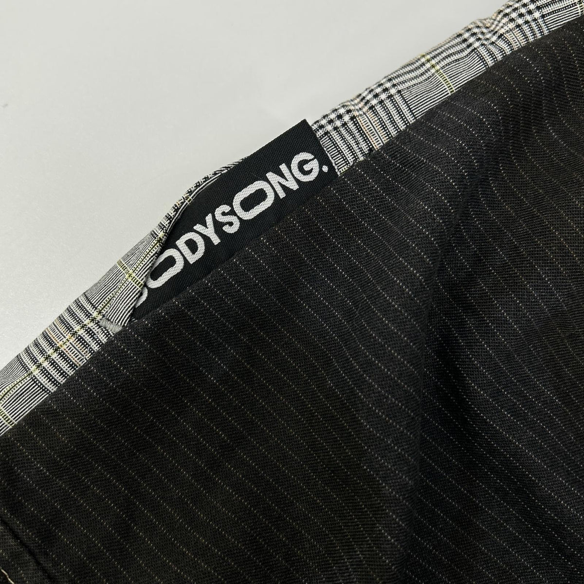 ボディソング BODYSONG Gray Checkered Camouflage-Pouch-Detailing Docking Slacks Pants Bottoms