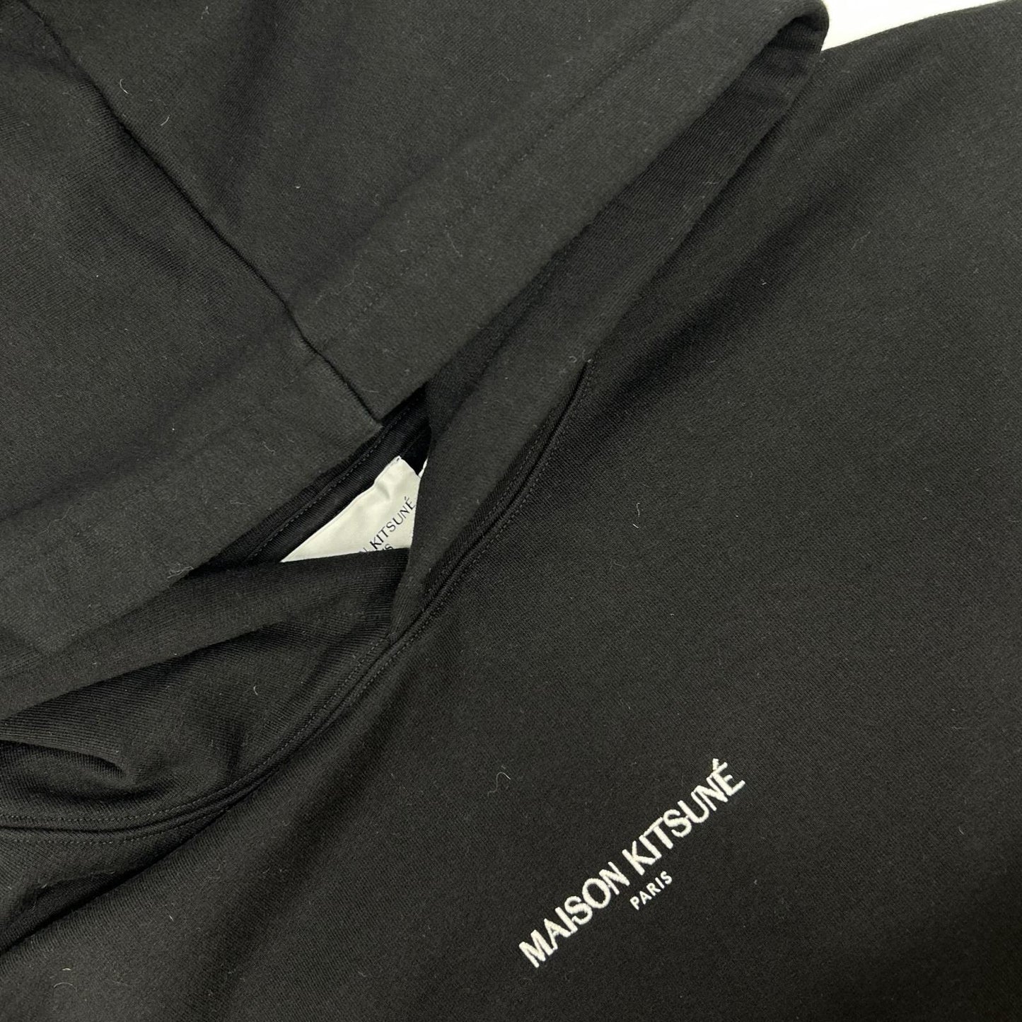 MAISON KITSUNE メゾンキツネ ブラック コットン エンブロイダリー コードレス フーディ トップス