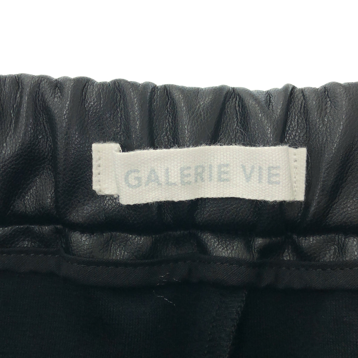 GALERIE VIE ギャルリーヴィー 23-04-41-04007 ブラック ゴムウエスト フェイクレザーワイドテーパードパンツ ボトムス