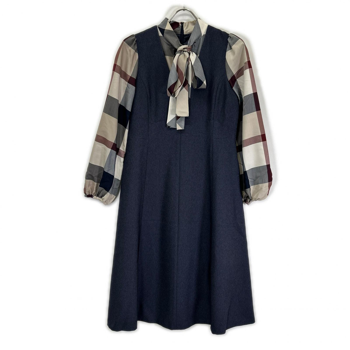 BLUE LABEL CRESTBRIDGE 55J01-501-42 Made in 2024 Beige Detachable jumper-skirt dress Dress