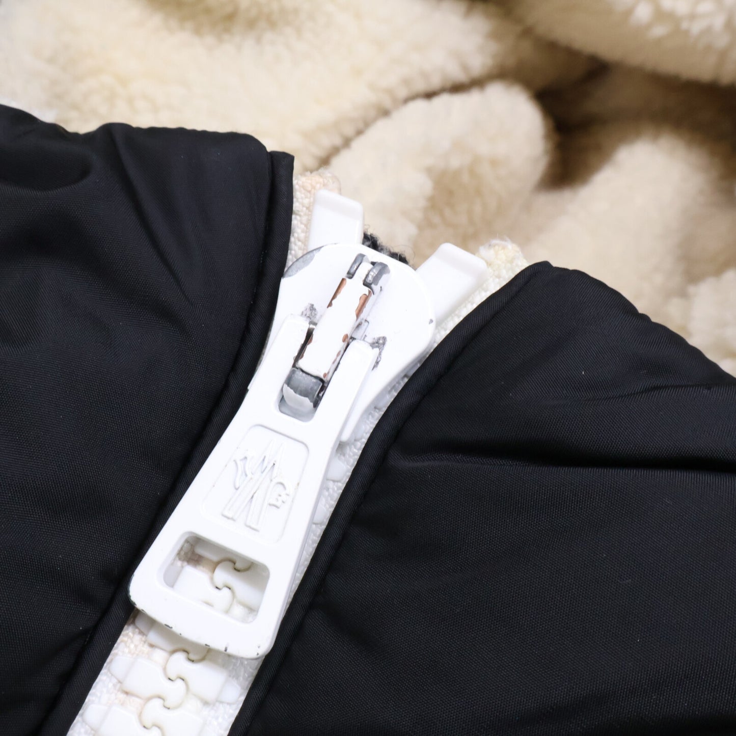 MONCLER モンクレール ROBERT ロバート ヘリンボーン切替 ファー付フーディダウンジャケット ジャケット