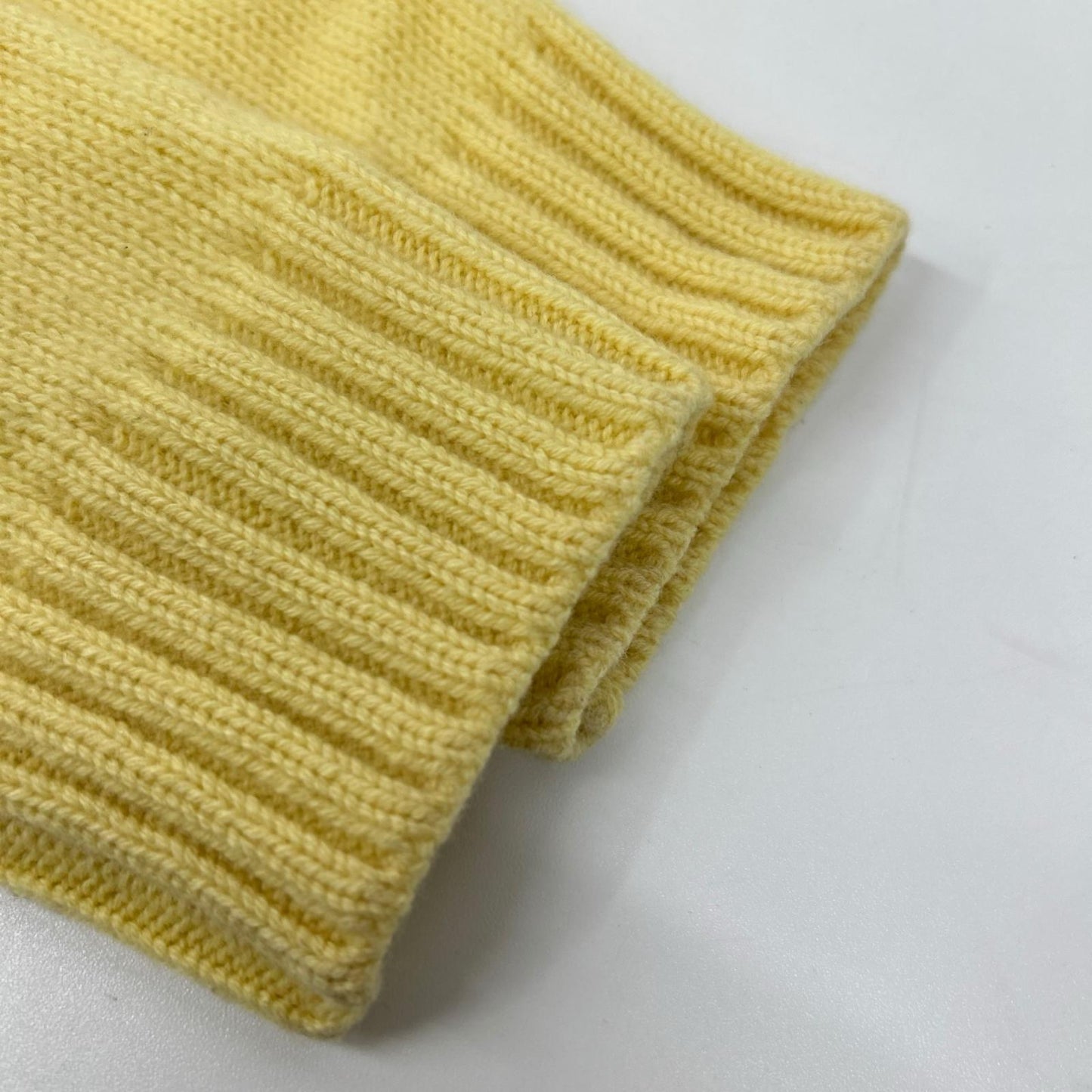 MONCLER モンクレール 23年製 GIROCOLLO TRICOT イエロー ウール×カシミヤ ロゴデザイン ニットプルオーバー