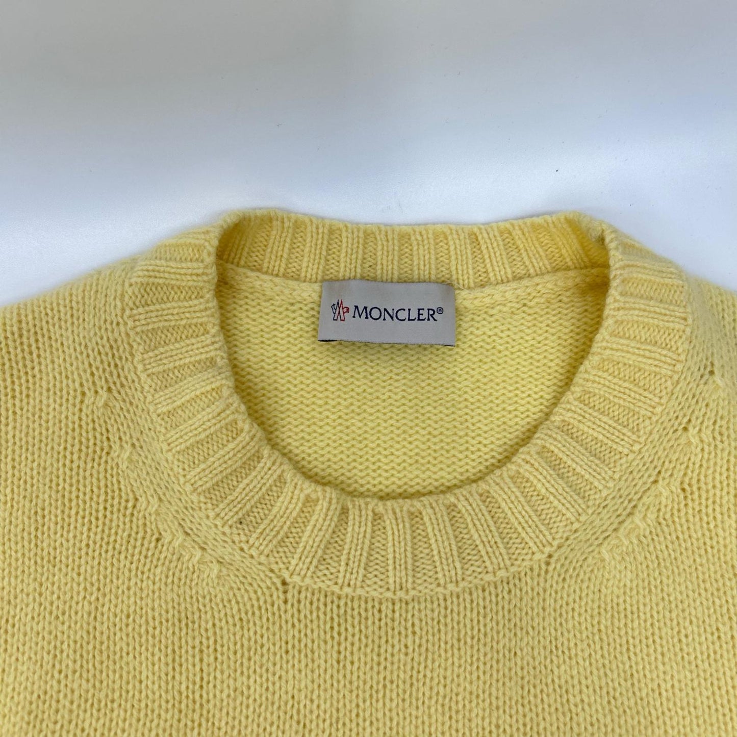 MONCLER モンクレール 23年製 GIROCOLLO TRICOT イエロー ウール×カシミヤ ロゴデザイン ニットプルオーバー