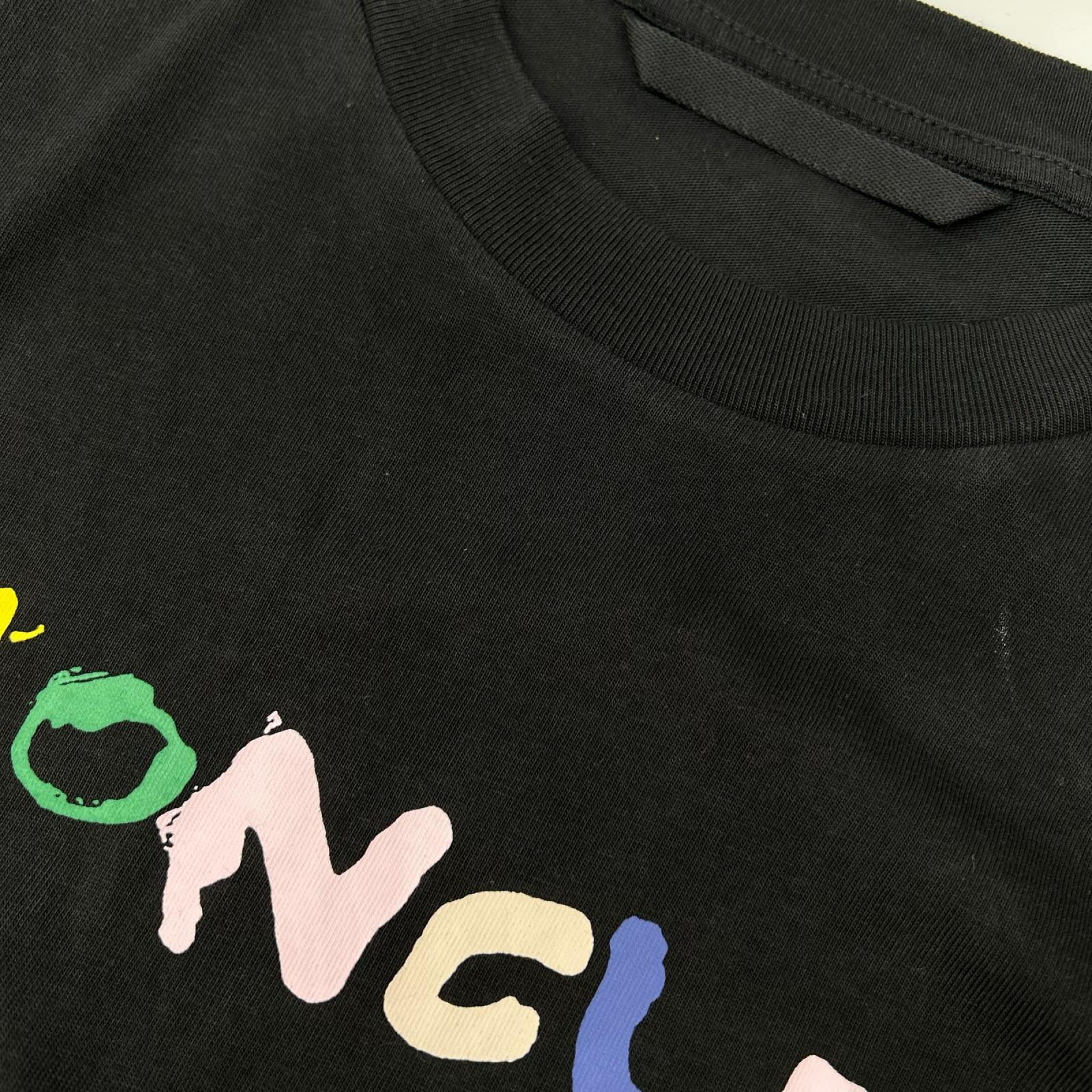MONCLER モンクレール 23年製 LS T-SHIRT ブラック コットン ペイントロゴ クルーネック ロングスリーブカットソー トップス