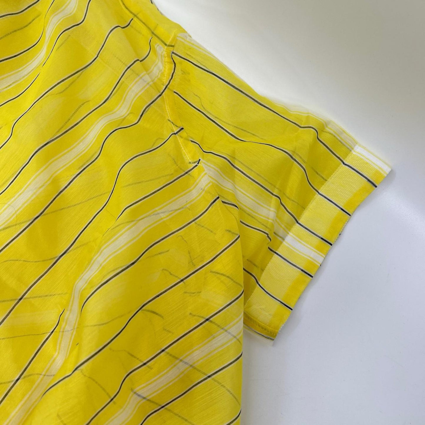 sacai サカイ 19-04485 19SS イエロー シアーストライプアシンメトリーショートスリーブシャツ トップス