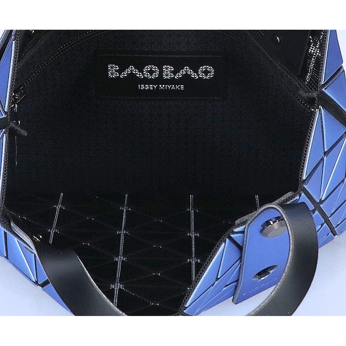 BAOBAO ISSEYMIYAKE バオバオイッセイミヤケ 【美品】25AW BB53AG141 PLATINUM プラチナム トートバッグ