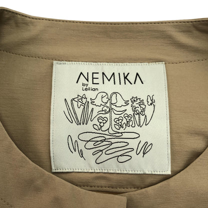 NEMIKA ネミカ ベージュ ベルト付きノーカラーコート トップス