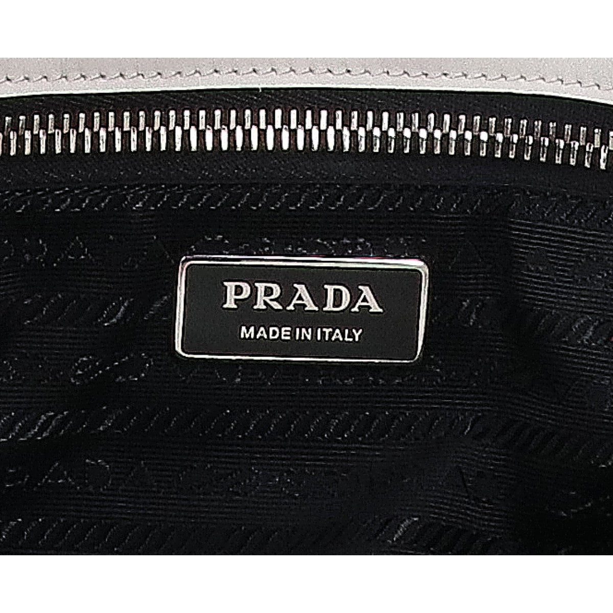 PRADA プラダ 1BG429 スムースレザー エンボスロゴ トライアングルプレート トートバッグ