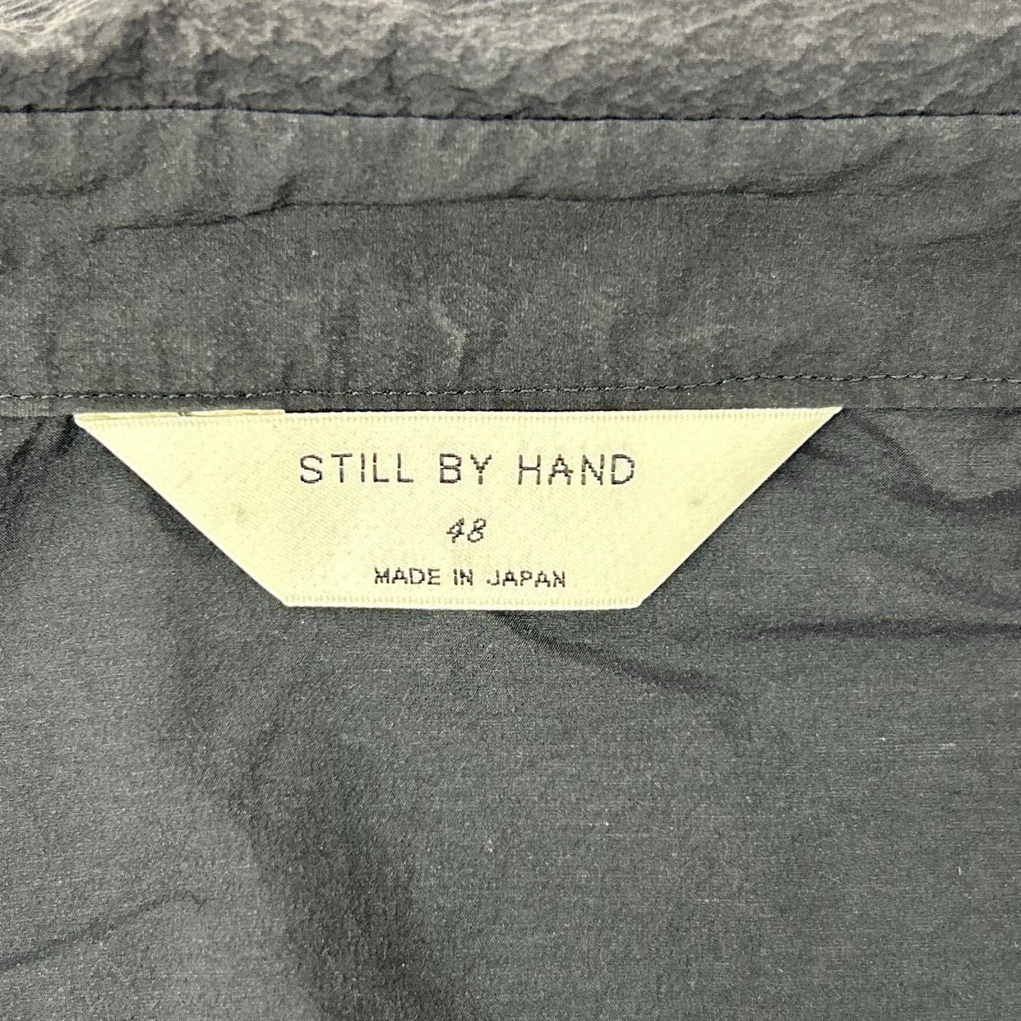 STILL BY HAND スティルバイハンド チャコール コットン×ナイロン 変形スリーブ ボタンシャツ トップス