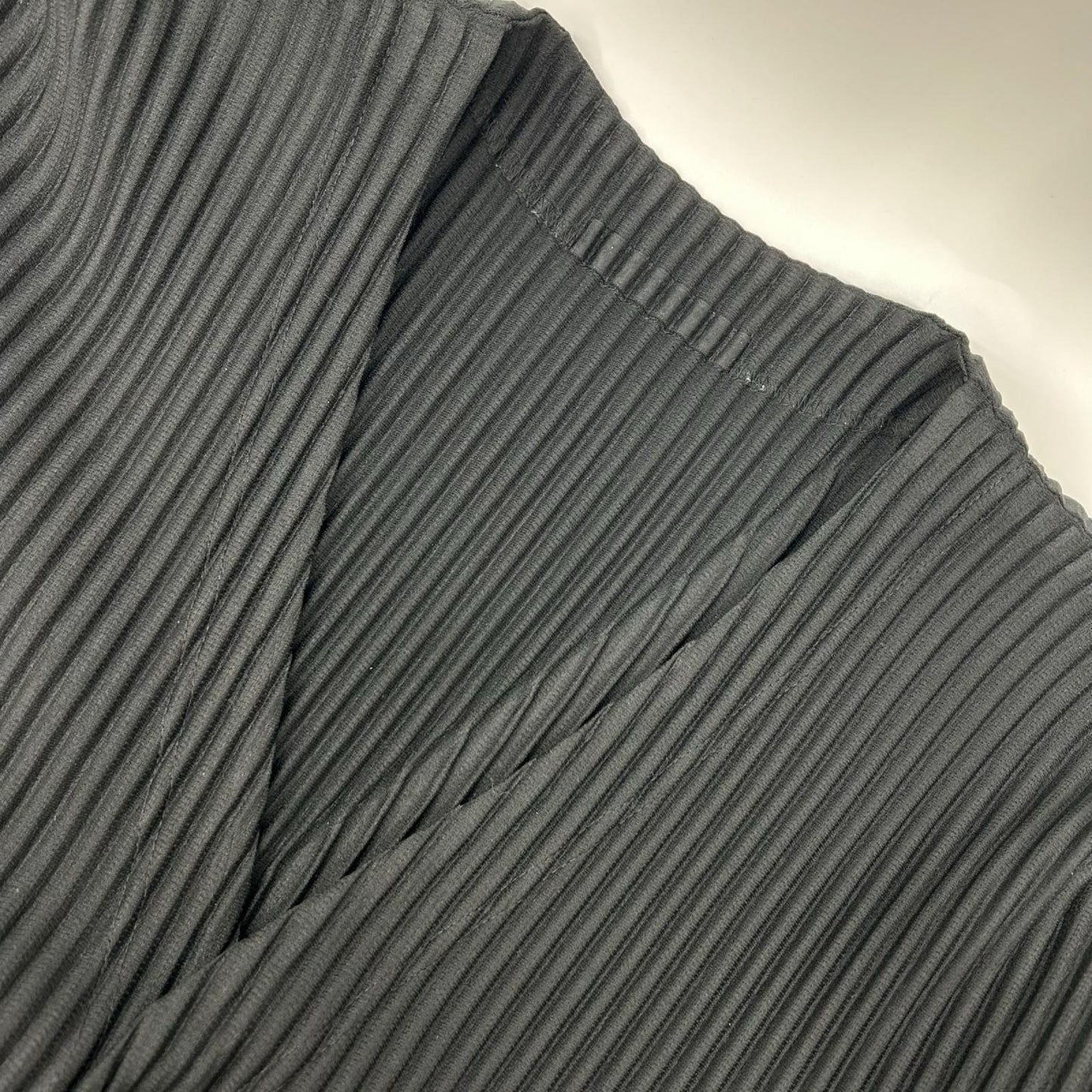 HOMME PLISSE ISSEY MIYAKE オムプリッセ イッセイミヤケ 25AW HP55JL141 ブラック BASICS ロングスリーブ プリーツカーディガン トップス