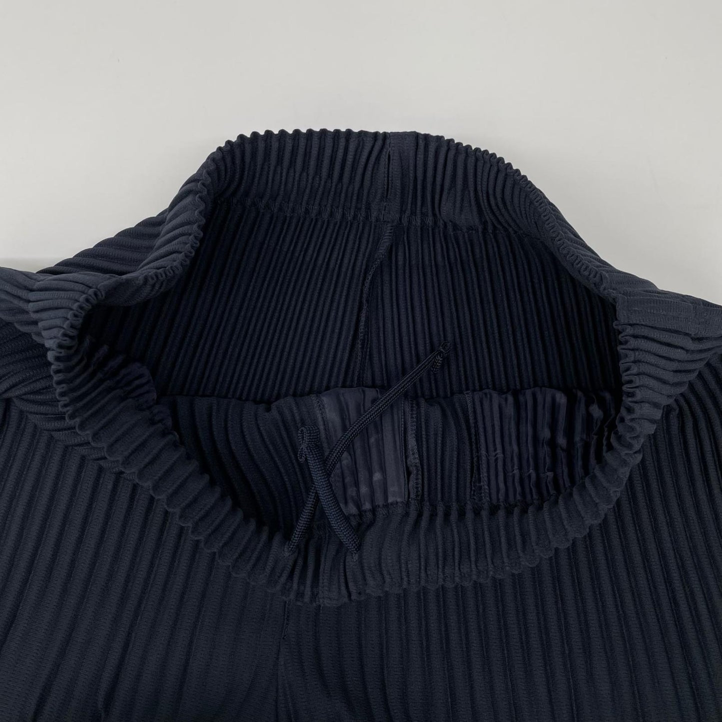 HOMME PLISSE ISSEY MIYAKE オムプリッセ イッセイミヤケ 25AW HP55JF551 ネイビー 消しプリーツ加工パンツ ボトムス