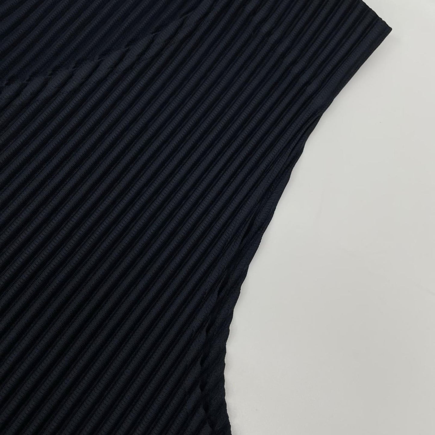 HOMME PLISSE ISSEY MIYAKE オムプリッセ イッセイミヤケ 25AW HP55JE510 ネイビー BASICS Vネック プリーツ ベスト ベスト