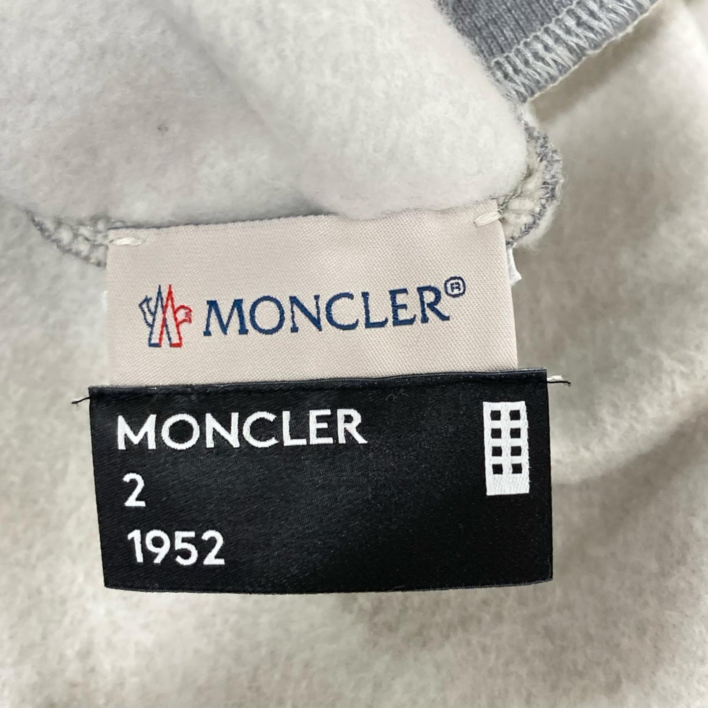 MONCLER モンクレール ジーニアス 2 モンクレール 1952 グレー 顔刺繍 トレーナー トップス