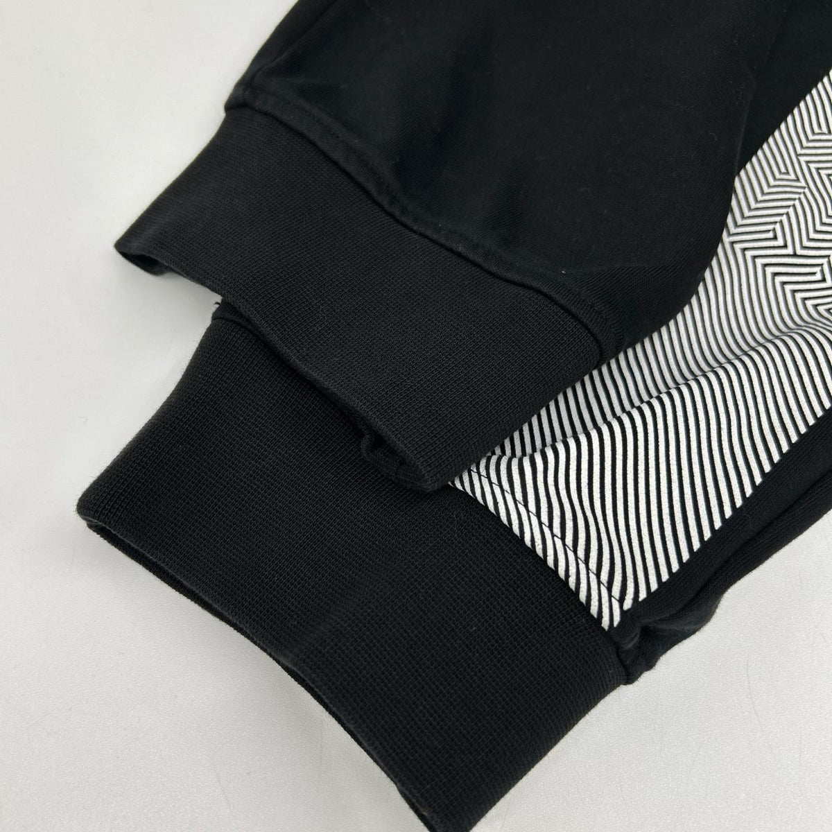 EMPORIOARMANI エンポリオアルマーニ ブラック 幾何学模様 ウエストゴム スウェットパンツ ボトムス