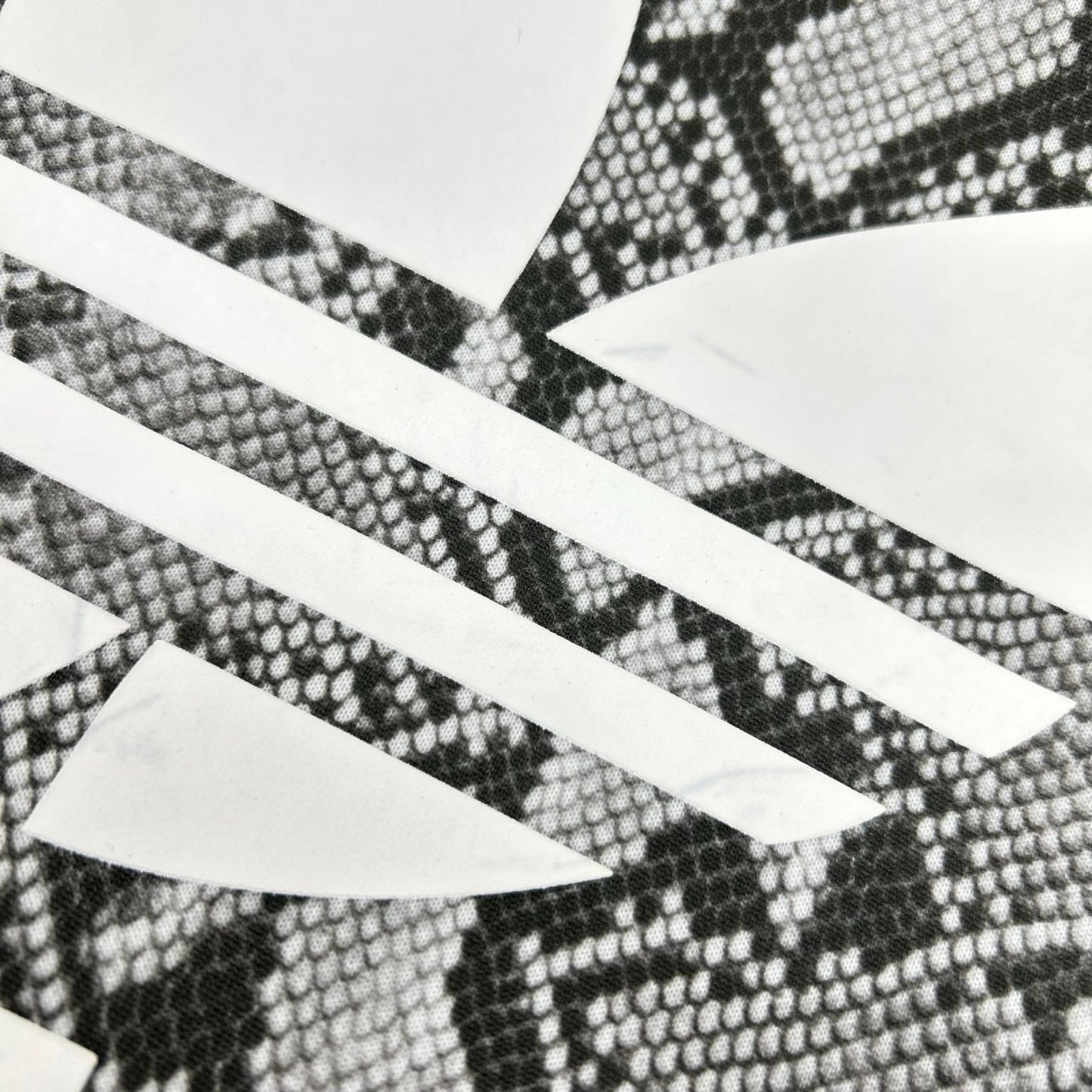 adidas Originals by HYKE アディダス オリジナルス バイ ハイク AA9009 パイソン柄 クルーネックスウェットトップス トップス