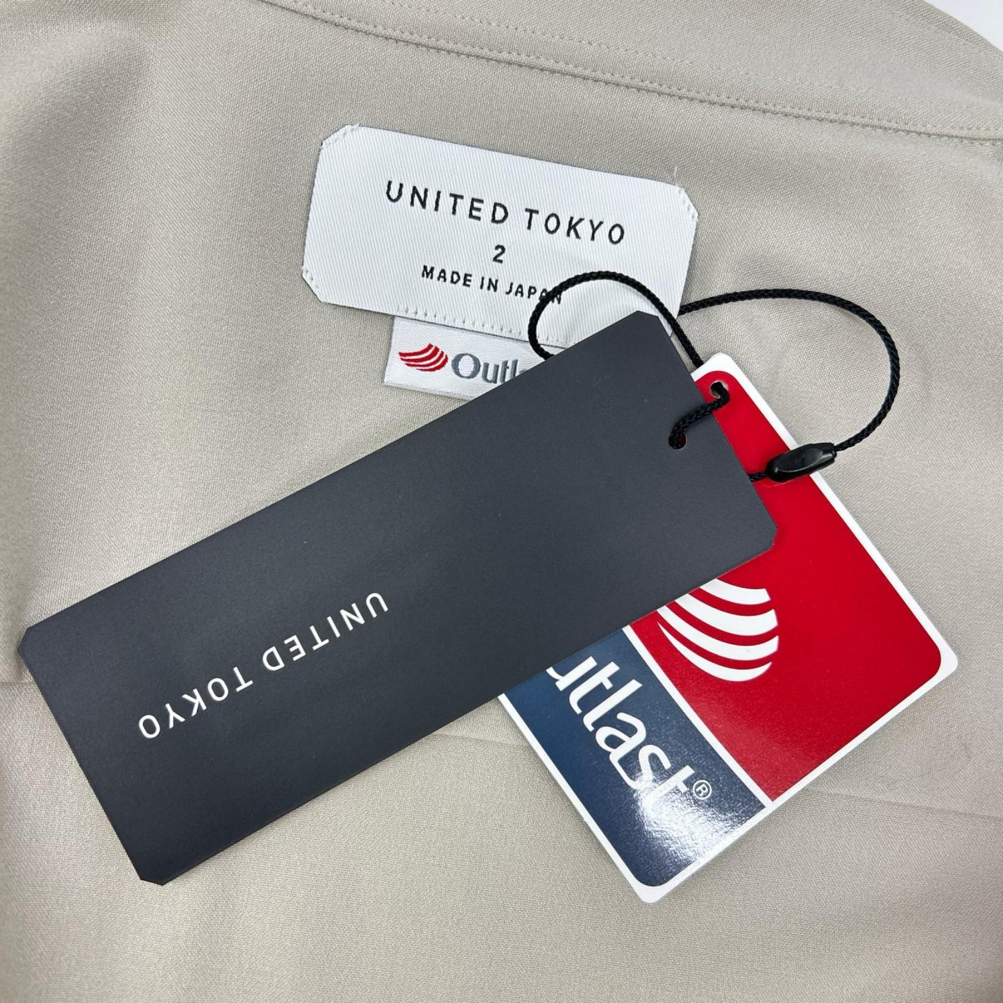 UNITED TOKYO ユナイテッドトウキョウ ベージュ アウトラスト ストレッチロングスリーブシャツ トップス