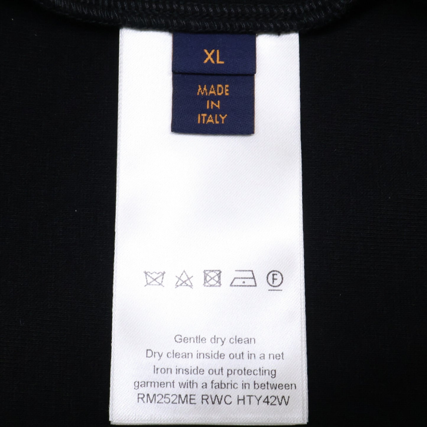 LOUIS VUITTON ルイヴィトン 【美品/国内正規/25年製】RM252ME RWC HTY42W LVエンベリッシュド ジャージー 半袖Tシャツ トップス