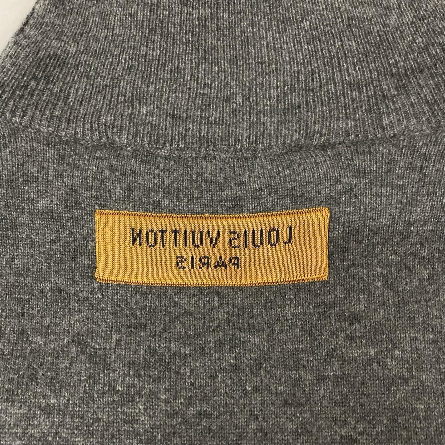 LOUIS VUITTON ルイヴィトン RM221Q JZE HMN41W 22SS グレー カシミヤシルク LV エンボスロゴ インサイドアウト タートルネックニット トップス