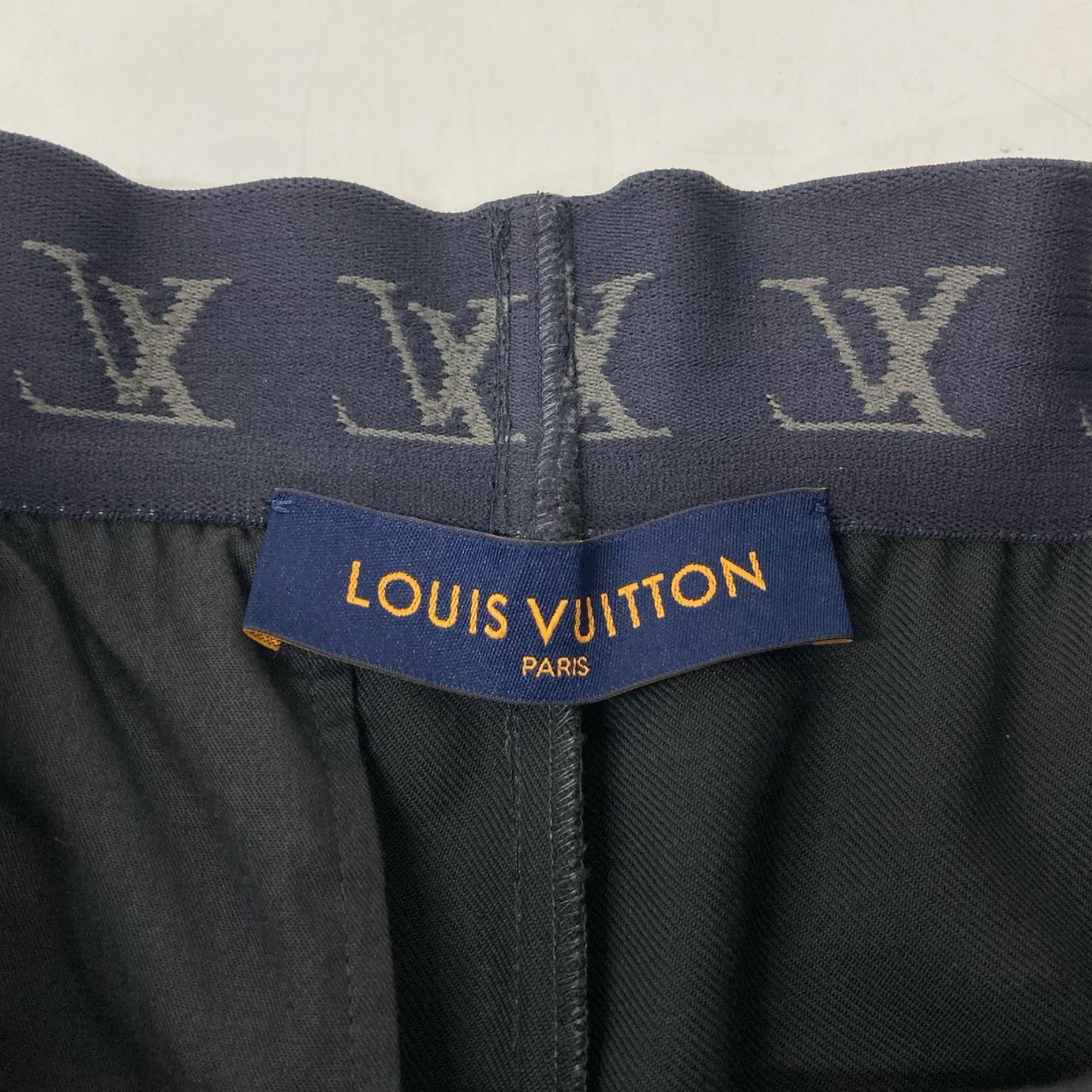 LOUIS VUITTON ルイヴィトン RM221M IS2 HMP02W 22SS ブラック ウール100 LVロゴウエスト ワンタックリラックストレートパンツ ボトムス