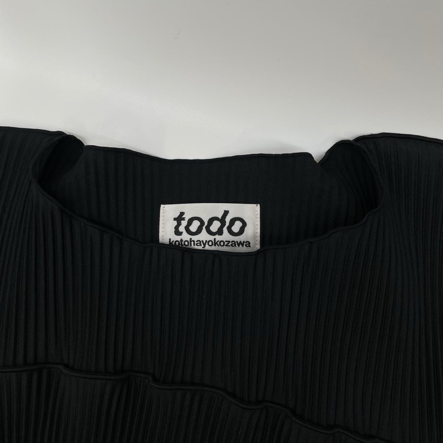 todo kotohayokozawa トゥードゥー コトハヨコザワ ブラック wave tiny top short sleeve プリーツデザインショートスリーブトップス トップス