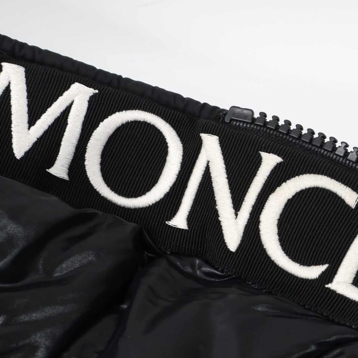 MONCLER モンクレール MONTCLAR モンクラ 内側ロゴ刺繍グログランテープ フーディダウンジャケット ジャケット