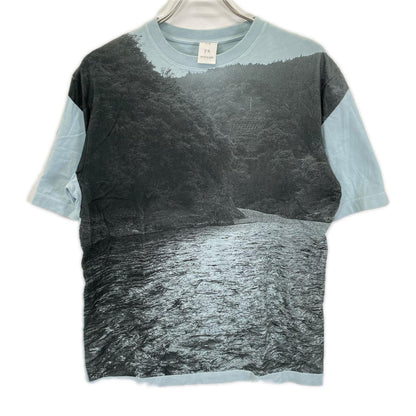 seya. セヤ TK07122J19 ライトブルー コットン WATER-RIVER-B&W PRINT T=SHIRT トップス