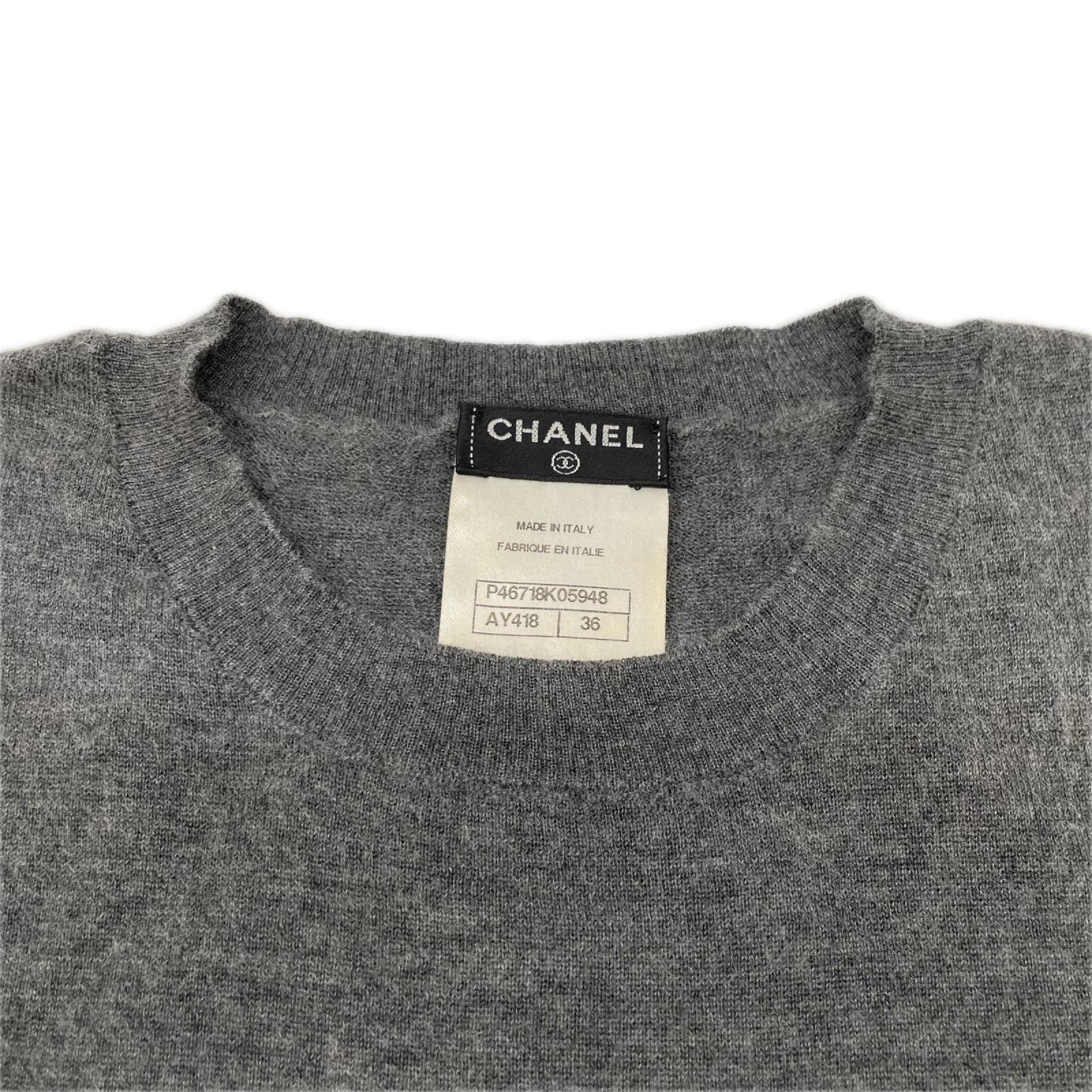CHANEL シャネル P46718K05948 グレー カシミヤ×シルク ココマークプレート ショートスリーブニットソー トップス