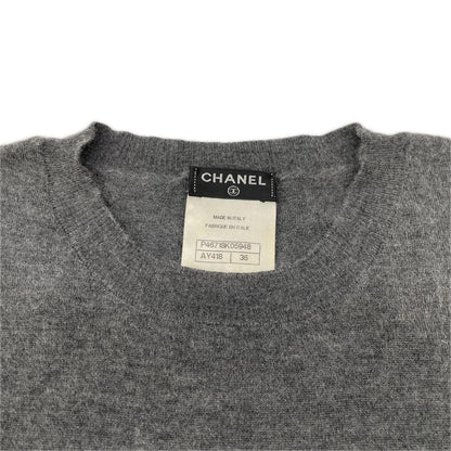 CHANEL シャネル P46718K05948 グレー カシミヤ×シルク ココマークプレート ショートスリーブニットソー トップス