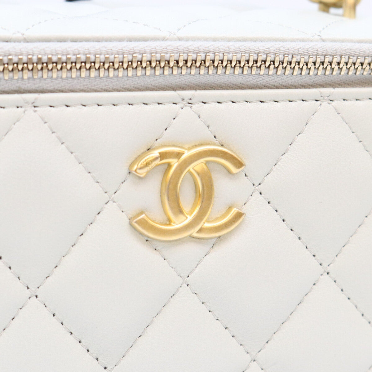 CHANEL シャネル AP3301 ライトブルー ラム G金具 カメリアボールチェーン バニティショルダーバッグ ショルダーバッグ