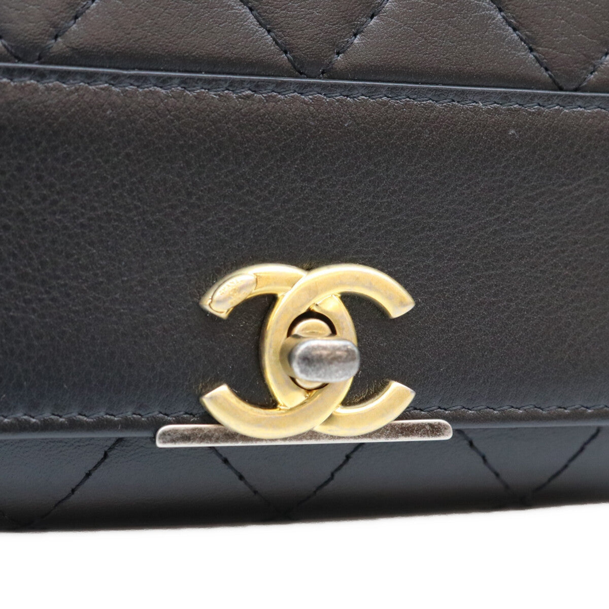 CHANEL シャネル 29番 黒 カーフ G×S金具 ターンロック マトラッセ トライフォールドウォレット 3つ折り財布 三つ折り財布（小銭入れあり）