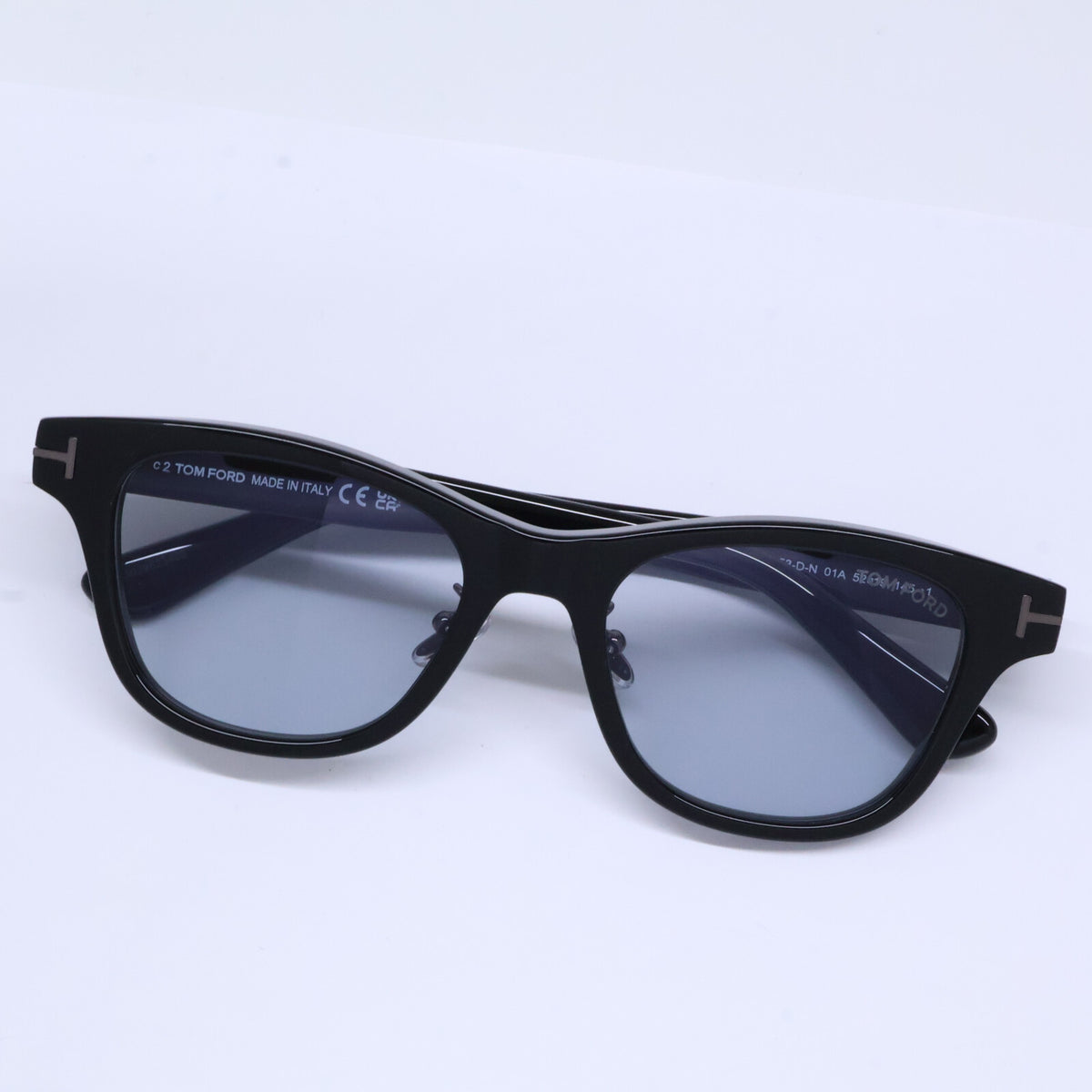 TOM FORD トムフォード FT1353-D-N/S 01A ブラック ライトグレーレンズ クラシックウェリントンシェイプサングラス サングラス
