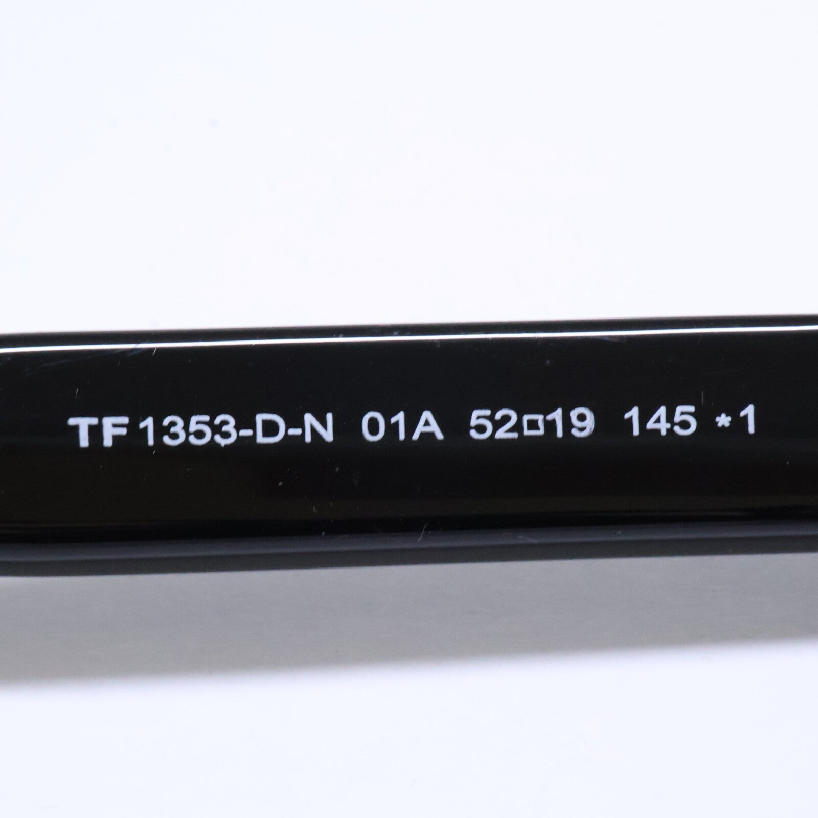 TOM FORD トムフォード FT1353-D-N/S 01A ブラック ライトグレーレンズ クラシックウェリントンシェイプサングラス サングラス