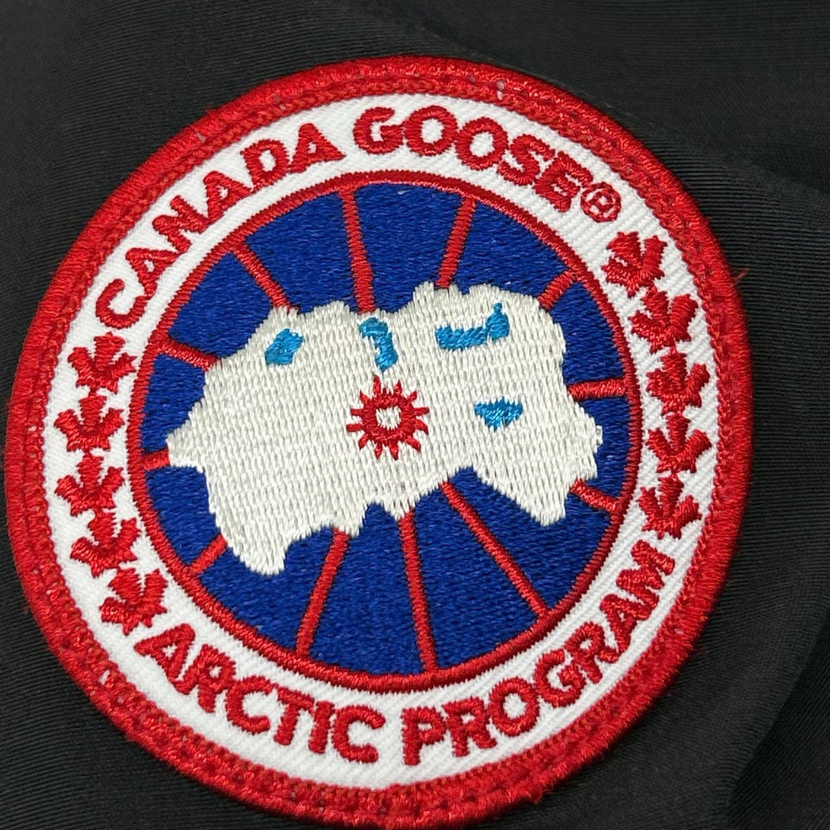 CANADA GOOSE カナダグース 国内正規 7967JL LABRADOR BOMBER/ラブラドールボンバー ブラック コヨーテファーフーデッドダウンジャケット ジャケット