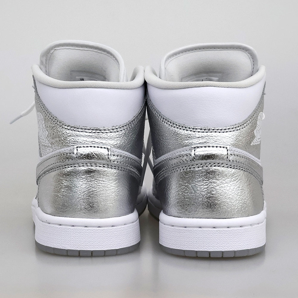 NIKE ナイキ 新品同様 エアジョーダン 1 MID SE ハイカット スニーカー シューズ レディース シルバー×ホワイト 24cm FN5031-100 シューズ