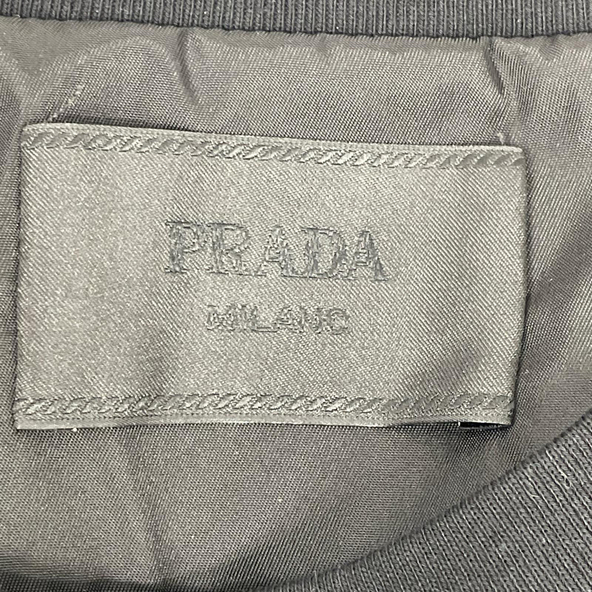 PRADA プラダ 26SS UJN661 SWMO ブラック トライアングルプレート ボックスシルエット Re-Nylon xジャージー Tシャツ トップス