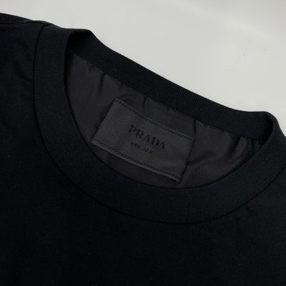 PRADA プラダ 26SS UJN661 SWMO ブラック トライアングルプレート ボックスシルエット Re-Nylon xジャージー Tシャツ トップス