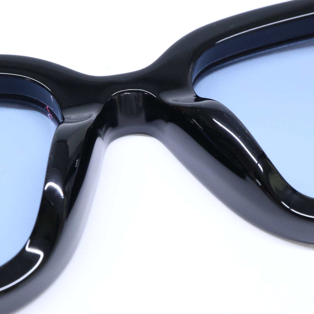 TOM FORD トムフォード 【美品】TF1274-D ECO 01A ライトブルーレンズ ウェリントンシェイプ サングラス