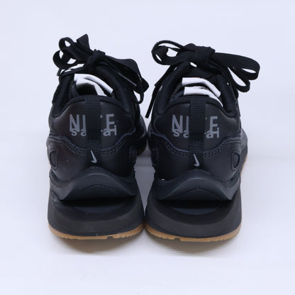 NIKE ナイキ ｘsacai サカイ【新品同様】DD1875-001 VAPORWAFFLE ローカットスニーカー シューズ