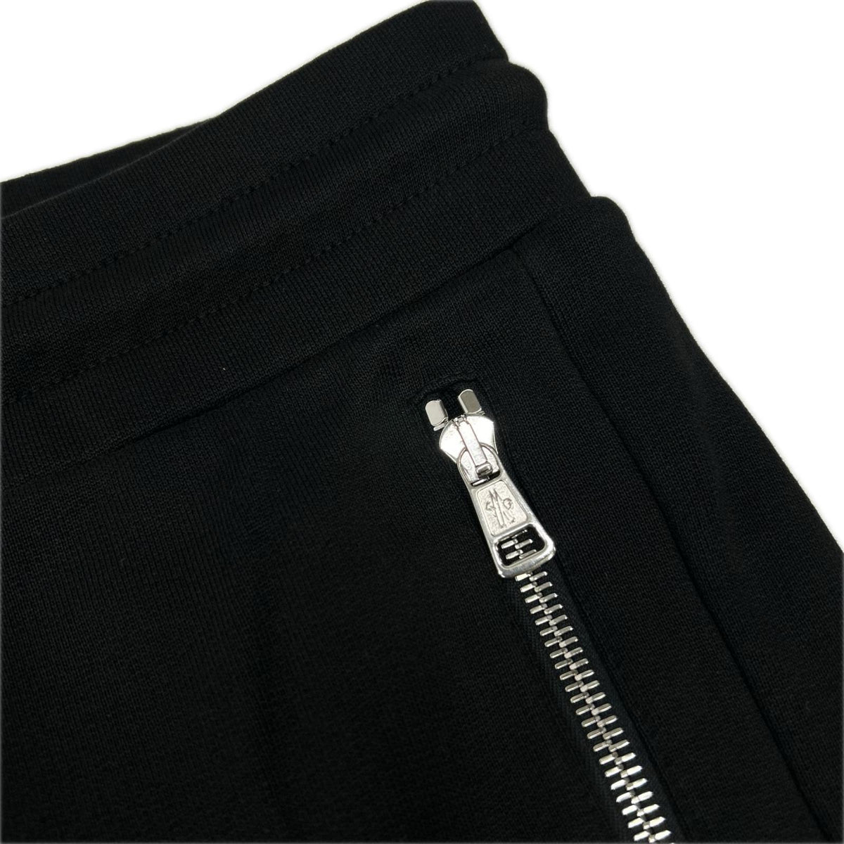 MONCLER モンクレール J10918H00017 ブラック レザーパッチ PANTALONE LUNGO /スウェットパンツ ボトムス