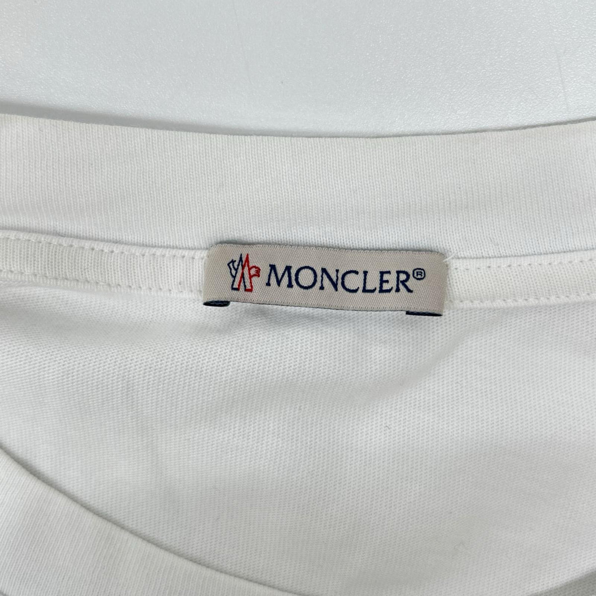 MONCLER モンクレール H20918D00003 ホワイト フロントプリント クルーネック ロングスリーブ カットソー トップス