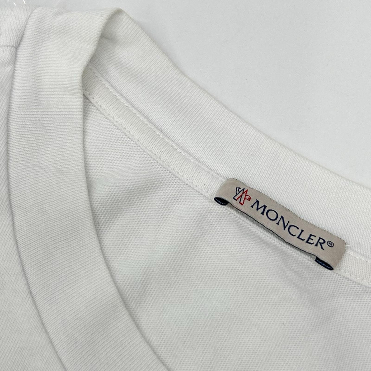 MONCLER モンクレール H20918D00003 ホワイト フロントプリント クルーネック ロングスリーブ カットソー トップス