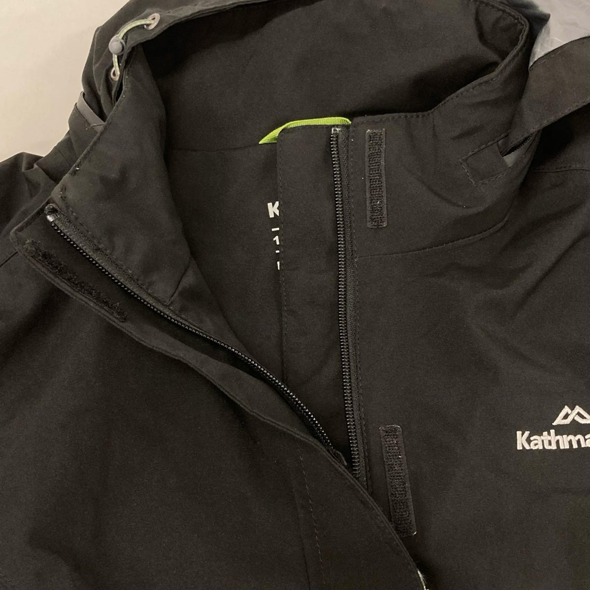 その他ブランド 【Kathmandu】ブラック ngx2 ウォータープルーフフーデッドジャケット ジャケット