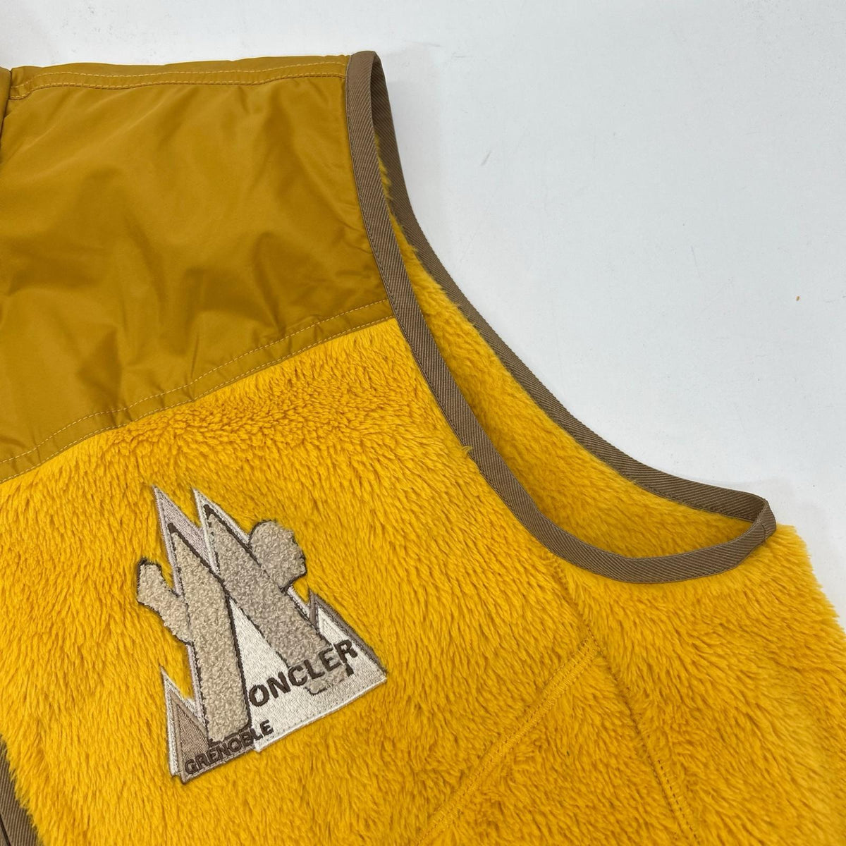 MONCLER モンクレール 【GRENOBLE】24AW イエロー マウンテンモチーフロゴ ポーラーテック フリースベスト/ジレ ベスト