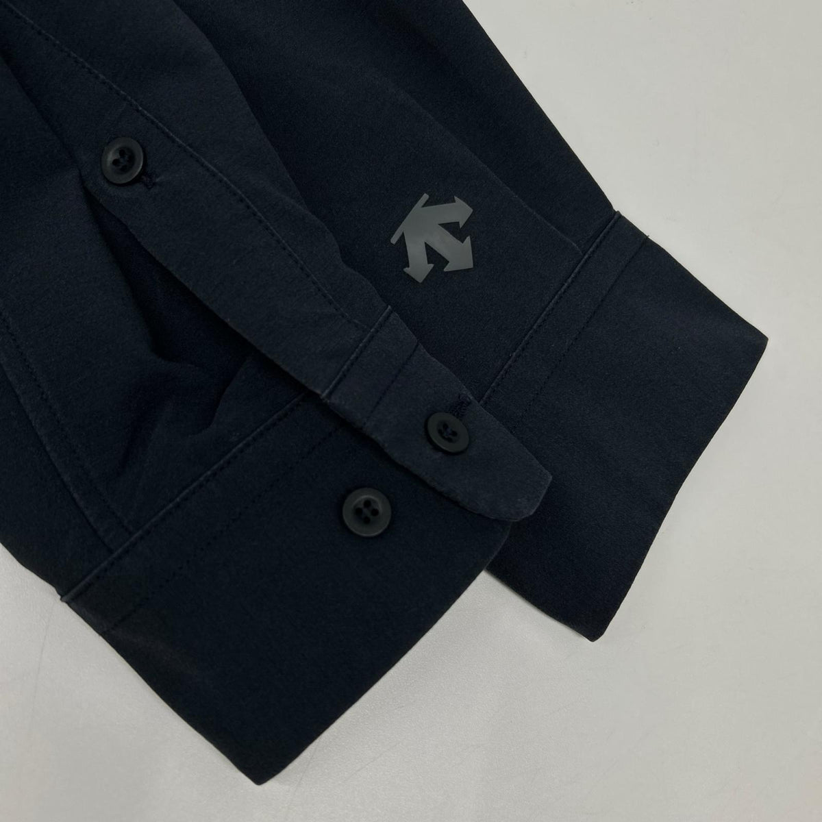 DESCENTE デサント 【ALLTERRAIN I/O】DU5SLSI1M ネイビー ソロテックスロングスリーブレギュラーカラーシャツ トップス