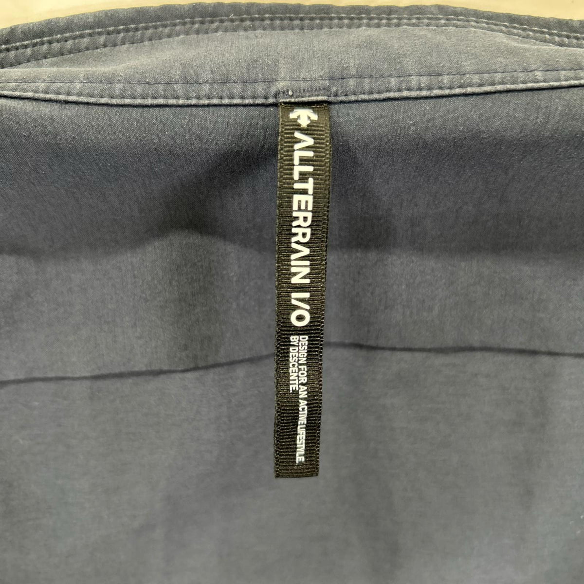 DESCENTE デサント 【ALLTERRAIN I/O】DU5SLSI1M ネイビー ソロテックスロングスリーブレギュラーカラーシャツ トップス