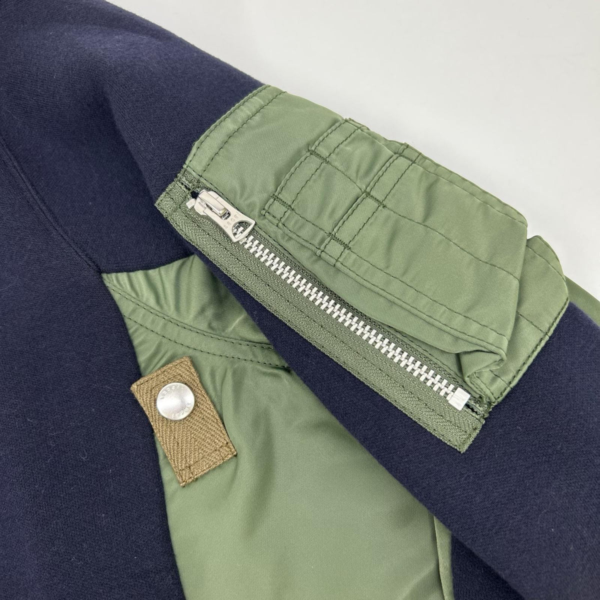 sacai サカイ SCM-043 22AW ダークネイビー×カーキ Sponge Sweat MA-1 Pullover ドッキングスウェット トップス