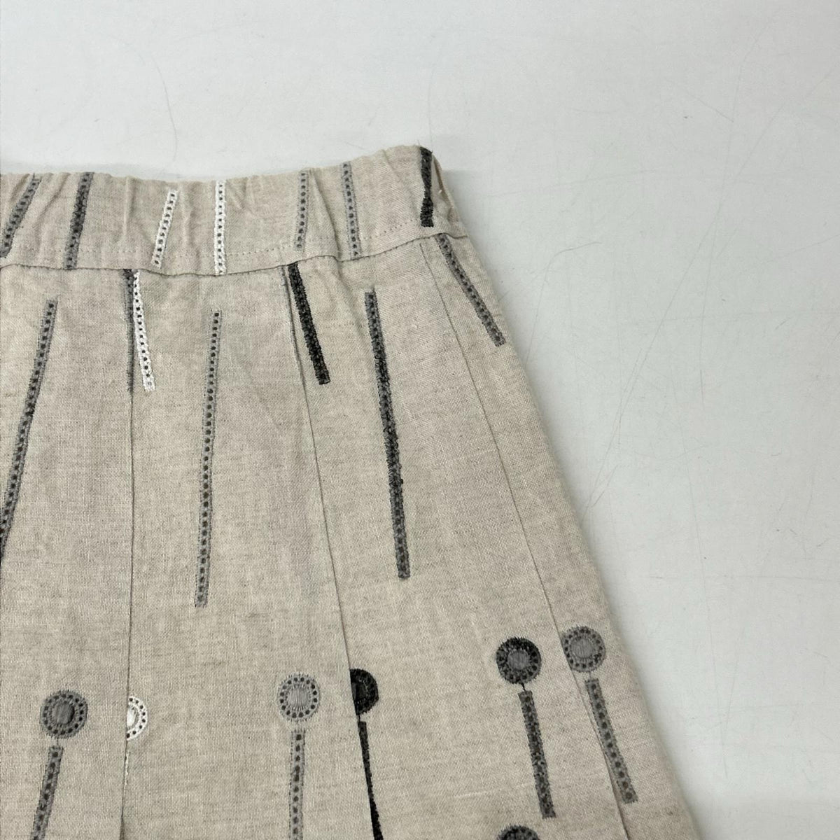 PJC KAZUKO ONISHI ピー ジェイ シー ベージュ リネン100 幾何学模様刺繍 スカート スカート