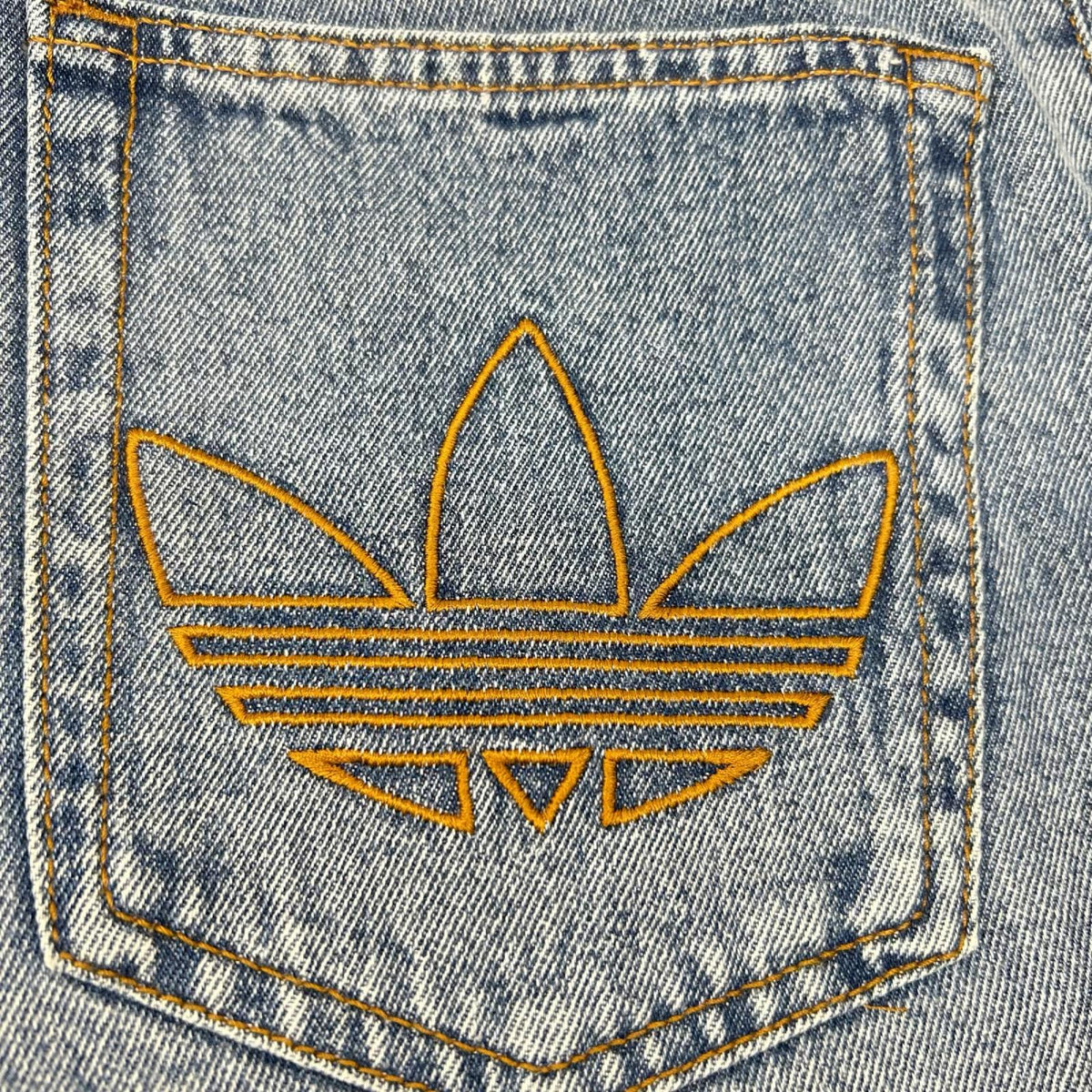 adidas アディダス 26年製 インディゴ スリーストライプ/トレフォイルロゴ刺繍 ワイドデニムパンツ ボトムス